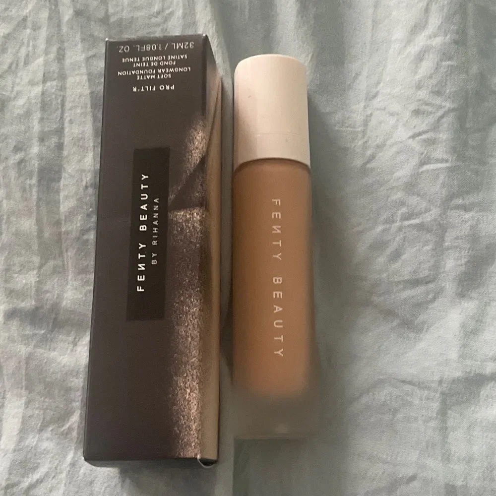 NEW Fenty Beauty Soft Matte Longwear Foundation - Warm Beige